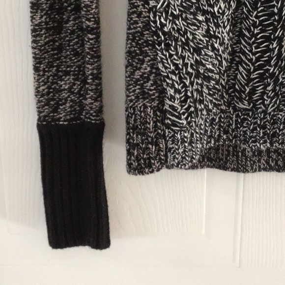 Sweater - Picture 5 of 6